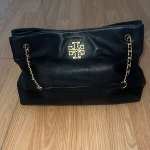 Tory Burch Black Pebbled Leather Shoulder Bag with Gold Chain